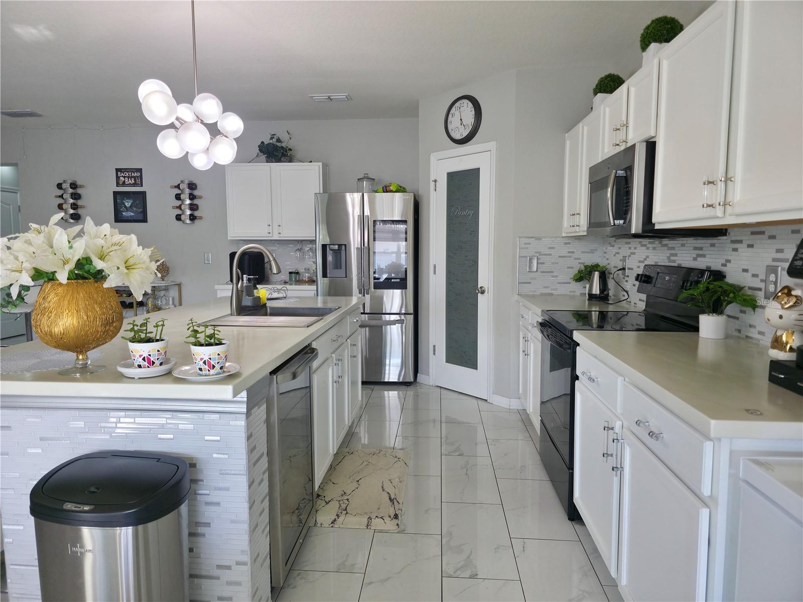 Image 40 of 64 For 585 Lucerne Boulevard