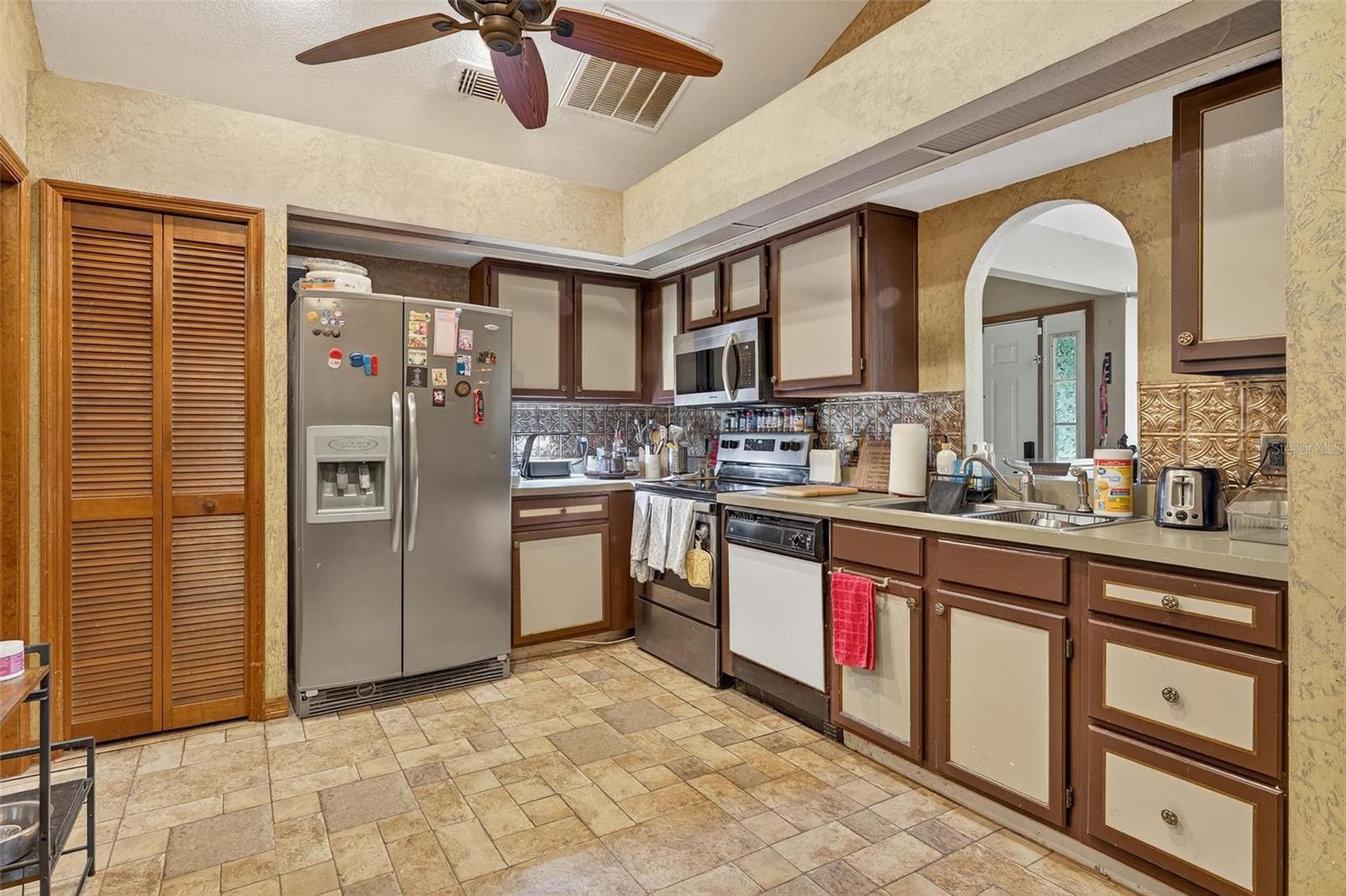 Image 19 of 41 For 2225 Maryday Court
