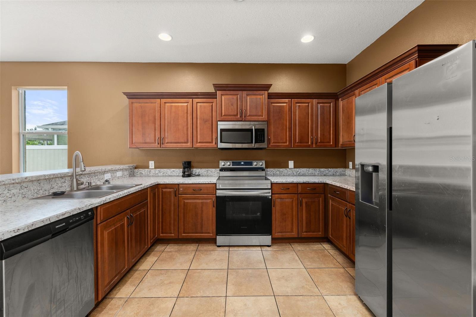Image 11 of 42 For 326 Highland Meadows Avenue