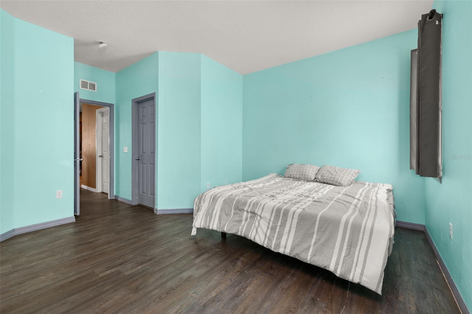 Image 24 of 42 For 326 Highland Meadows Avenue