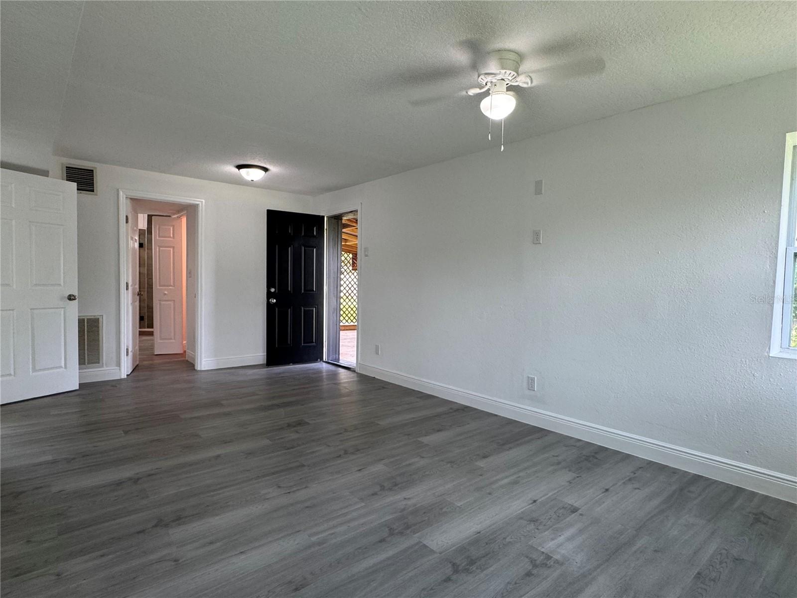 Image 4 of 24 For 793 Kentucky Avenue