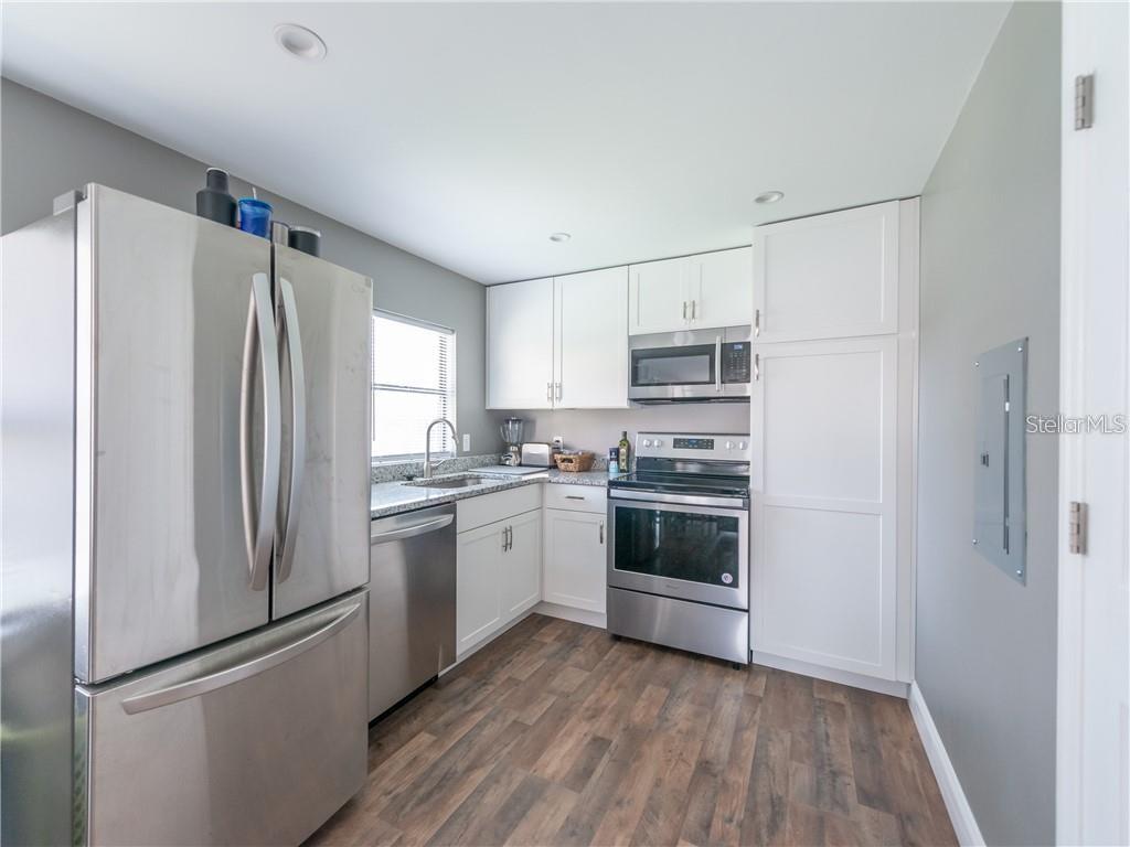 Image 6 of 10 For 405 Eron Way 39