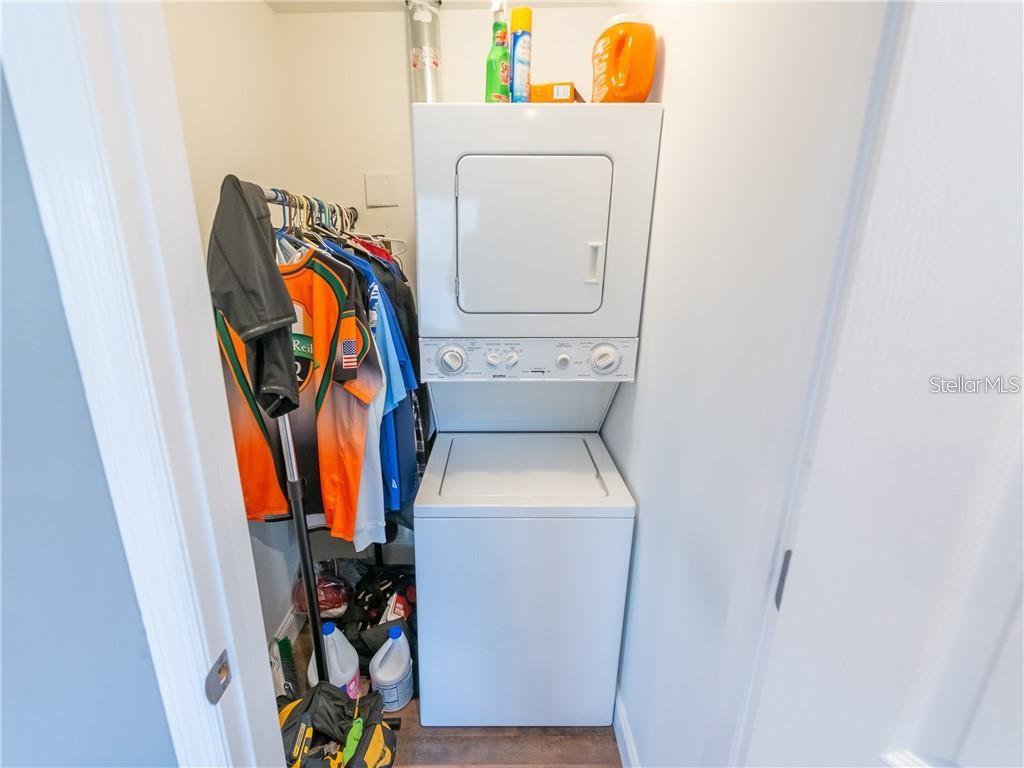 Image 7 of 10 For 405 Eron Way 39