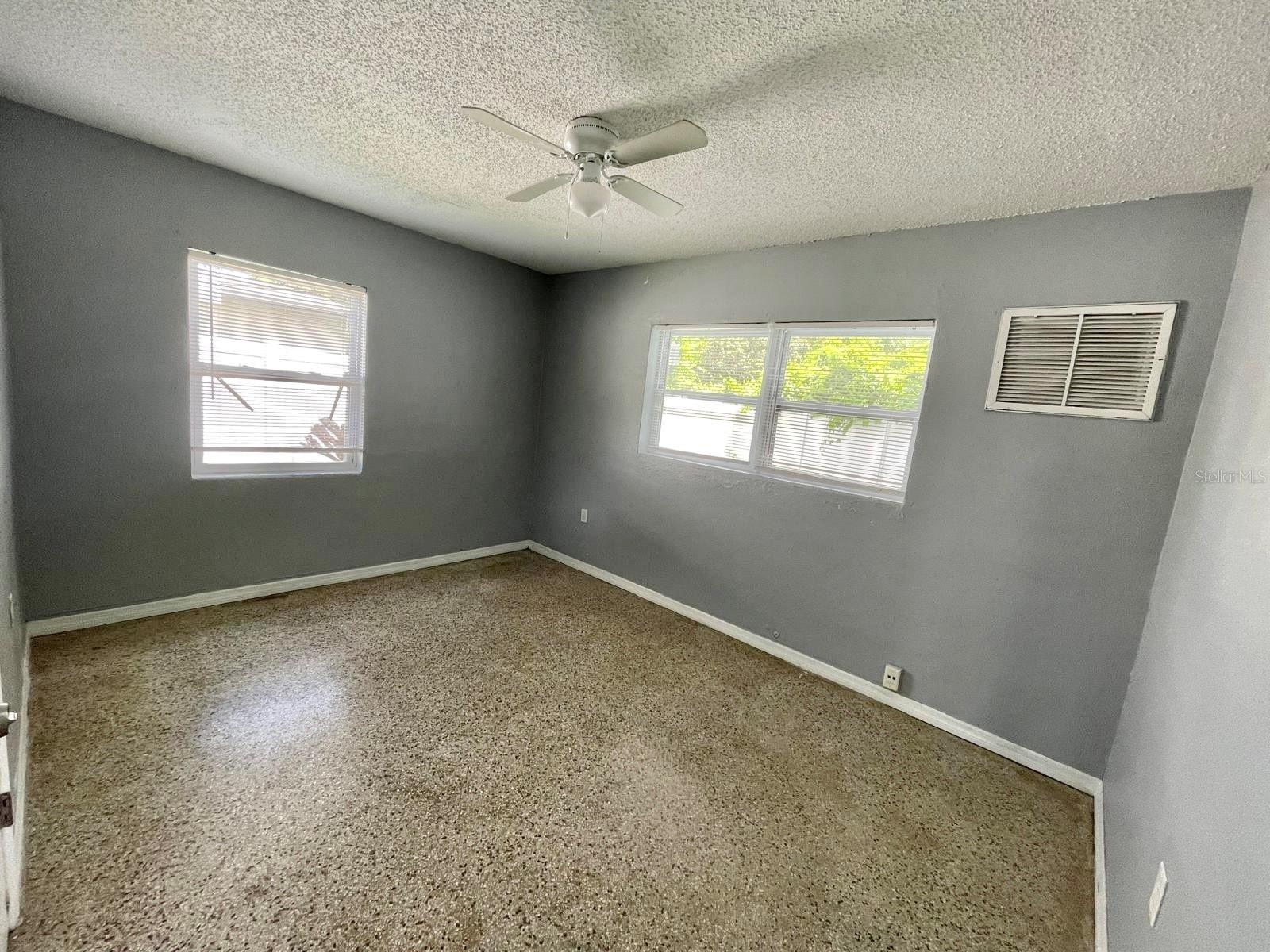 Image 5 of 9 For 4615 Edgewater Drive