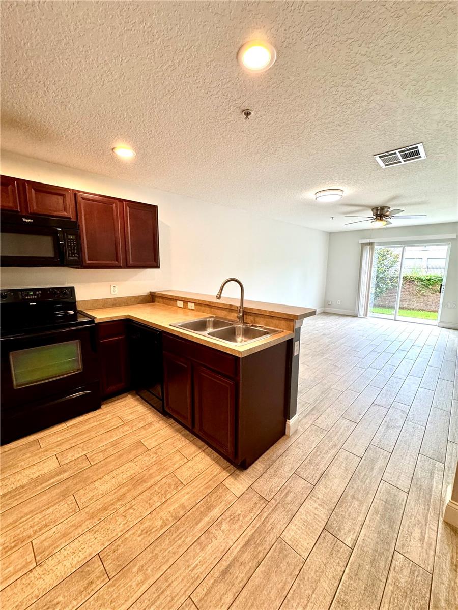 Image 7 of 30 For 13418 Tea Rose Way 103