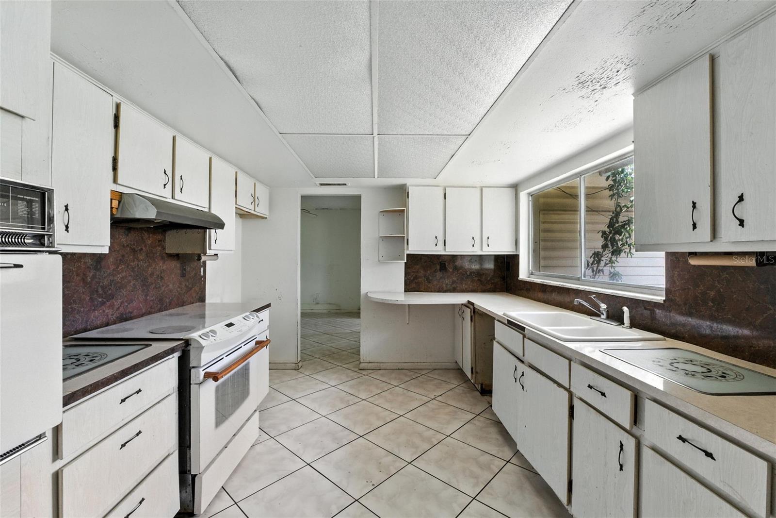 Image 9 of 26 For 3252 Golfview Road