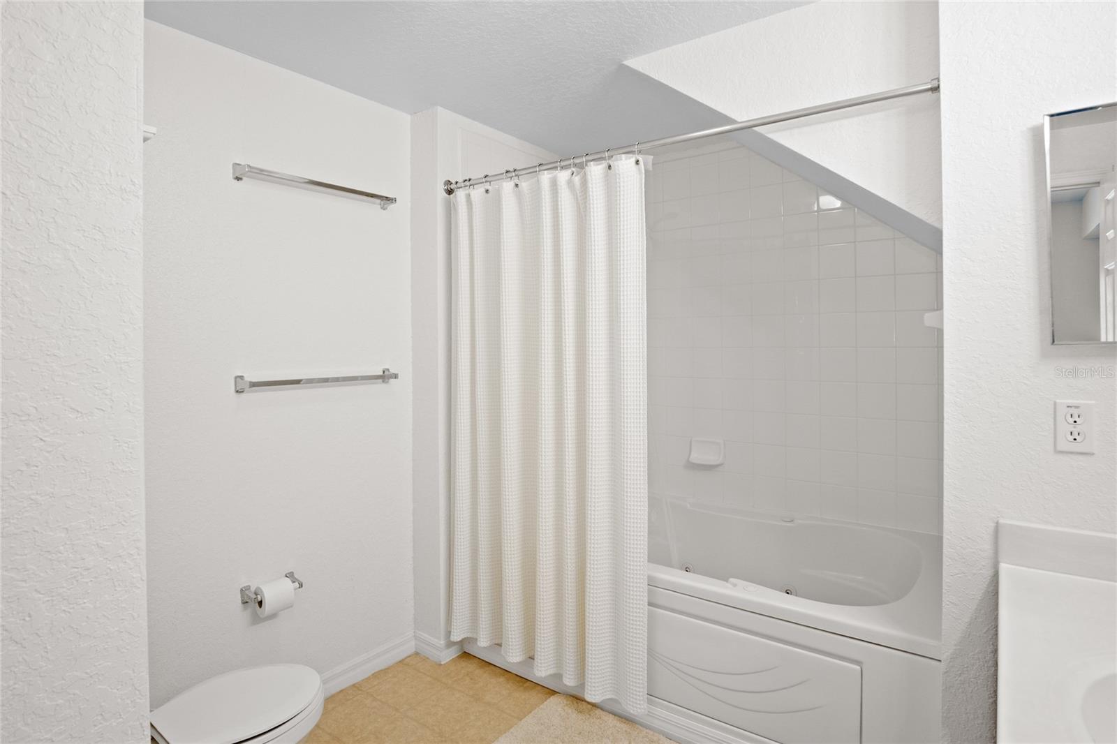 Image 14 of 30 For 4014 Santa Maria Drive 101