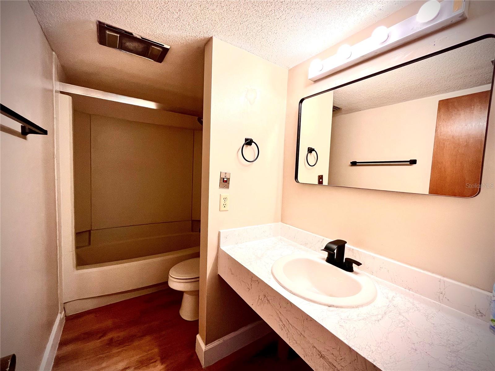 Image 11 of 15 For 806 Pinewood Court 3135-6