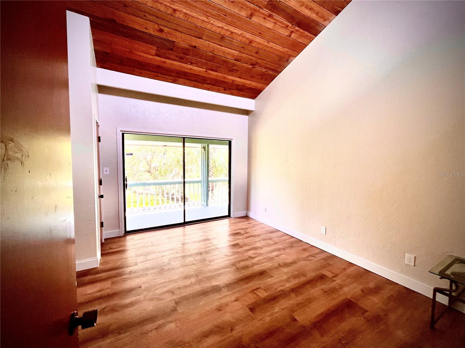 Image 5 of 15 For 806 Pinewood Court 3135-6