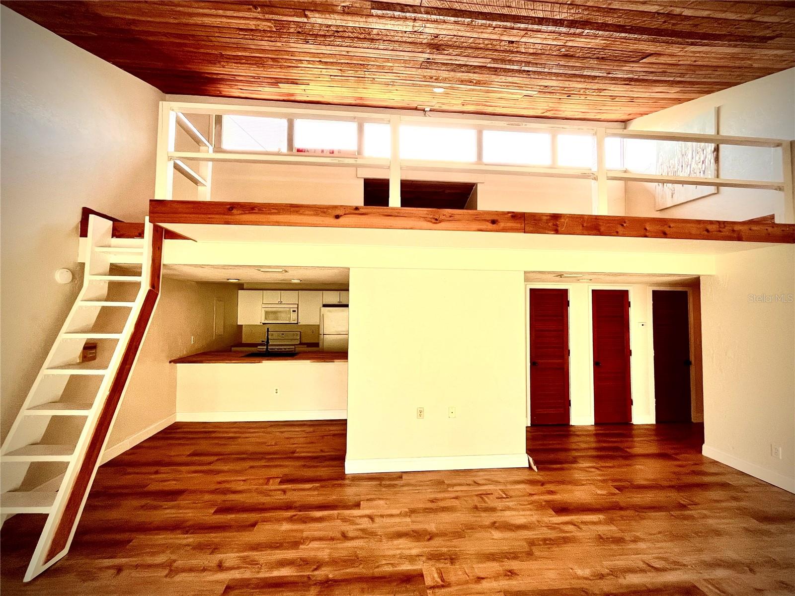 Image 7 of 15 For 806 Pinewood Court 3135-6