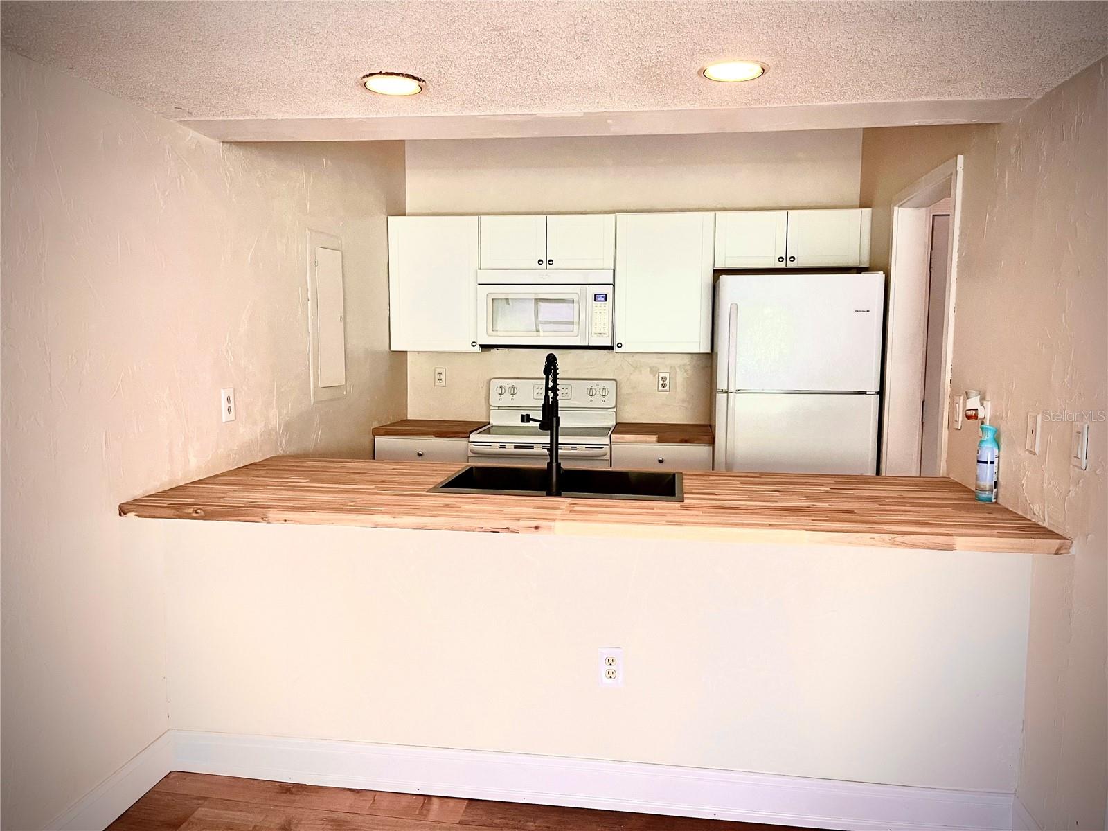 Image 8 of 15 For 806 Pinewood Court 3135-6