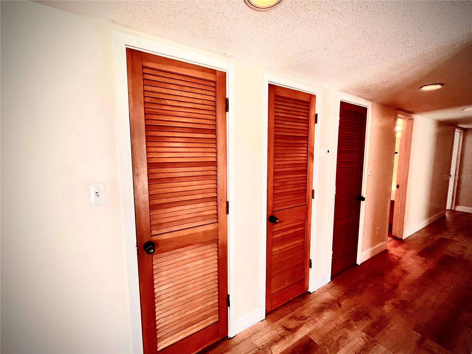 Image 9 of 15 For 806 Pinewood Court 3135-6