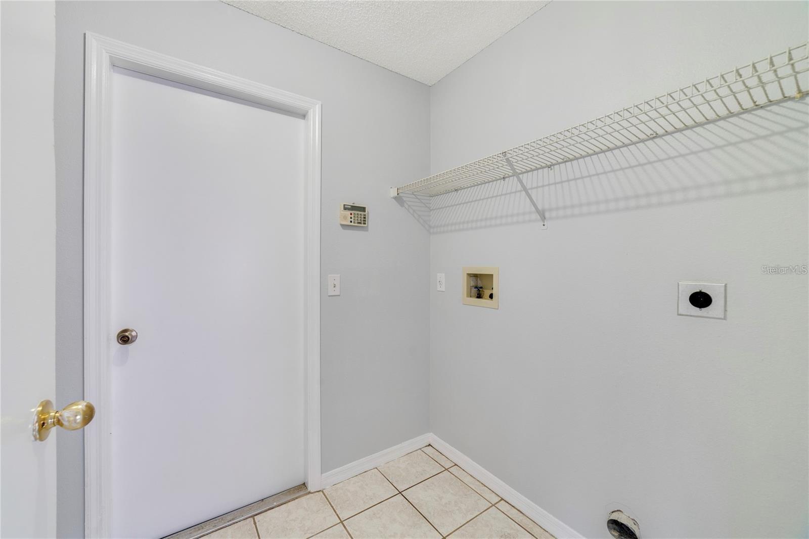 Image 12 of 20 For 2152 Rj Circle