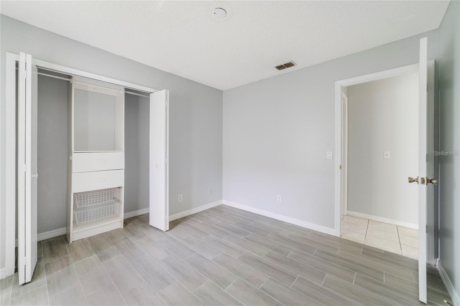 Image 18 of 20 For 2152 Rj Circle