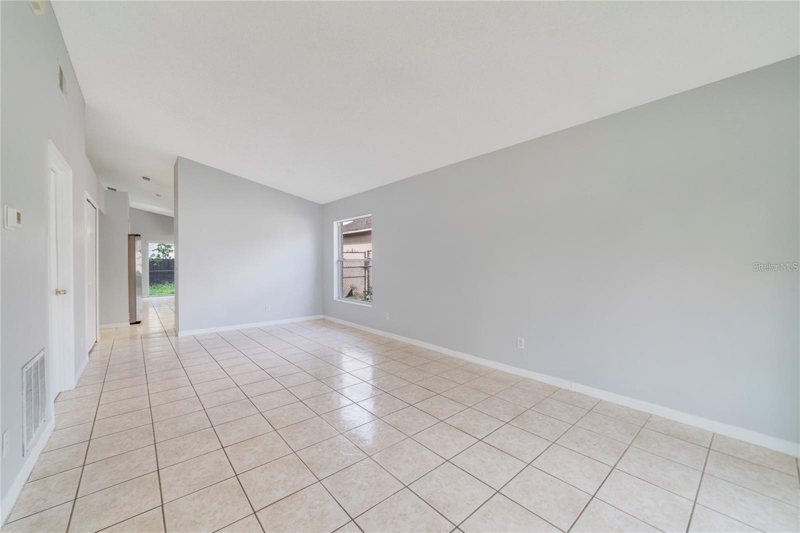 Image 3 of 20 For 2152 Rj Circle