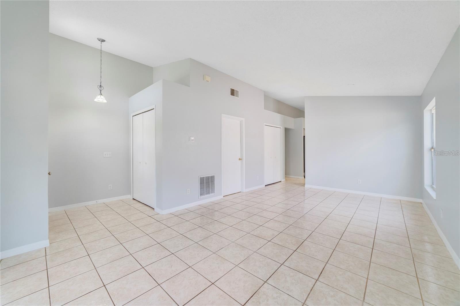 Image 4 of 20 For 2152 Rj Circle