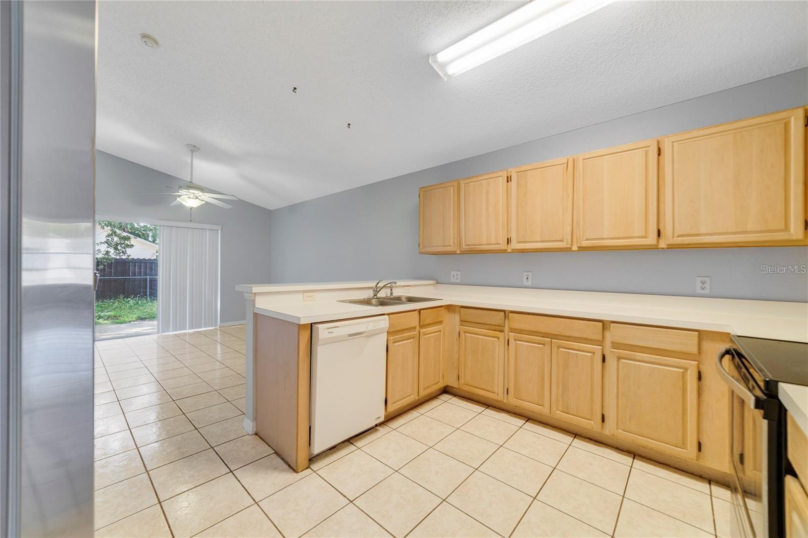 Image 6 of 20 For 2152 Rj Circle