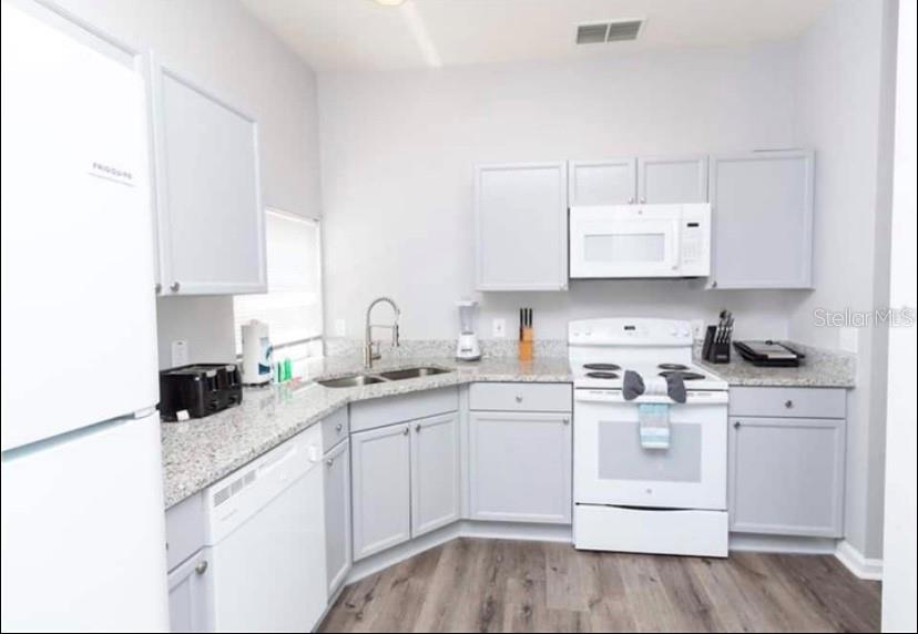 Image 14 of 65 For 8121 Fan Palm Way
