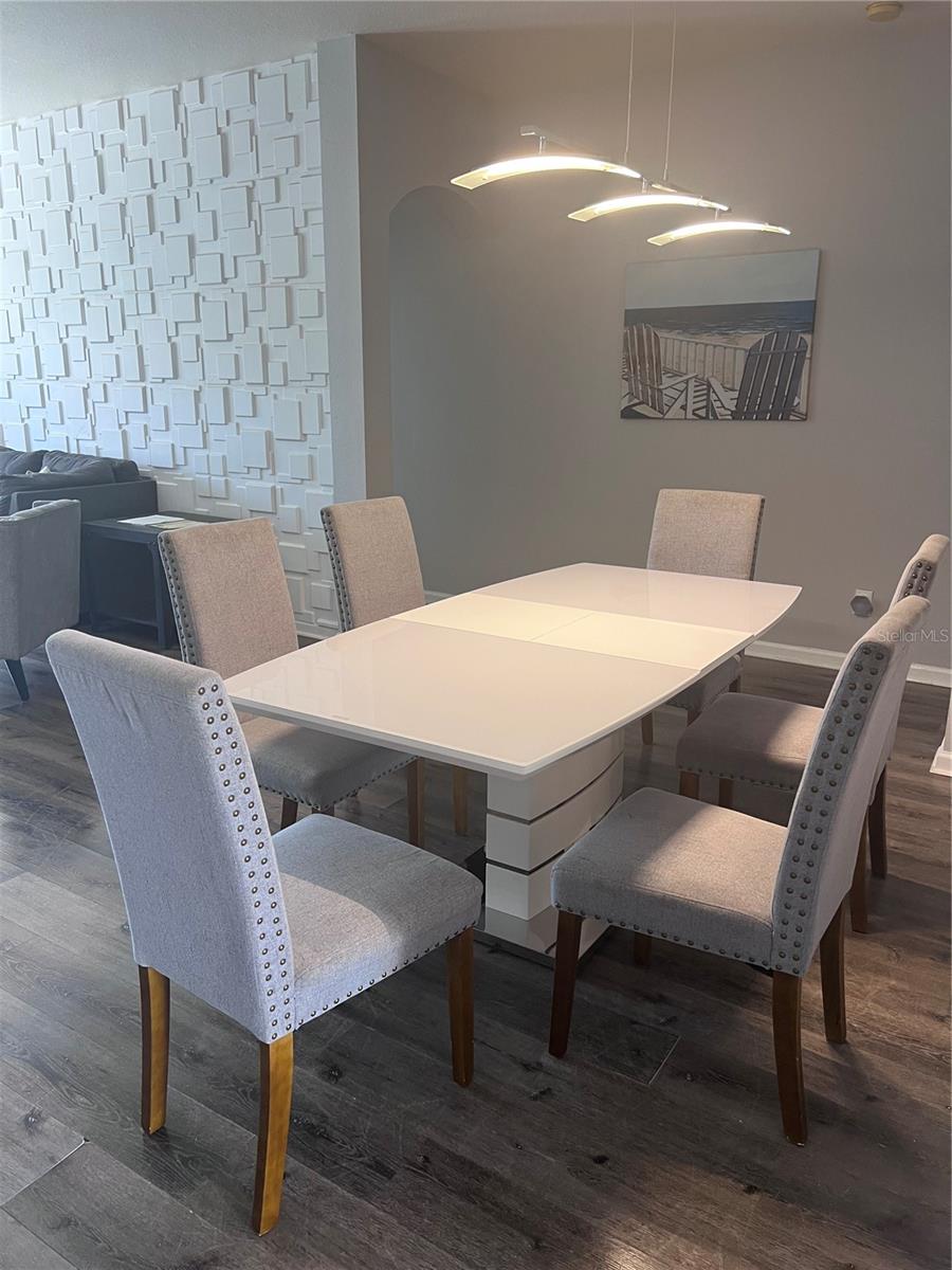 Image 4 of 65 For 8121 Fan Palm Way