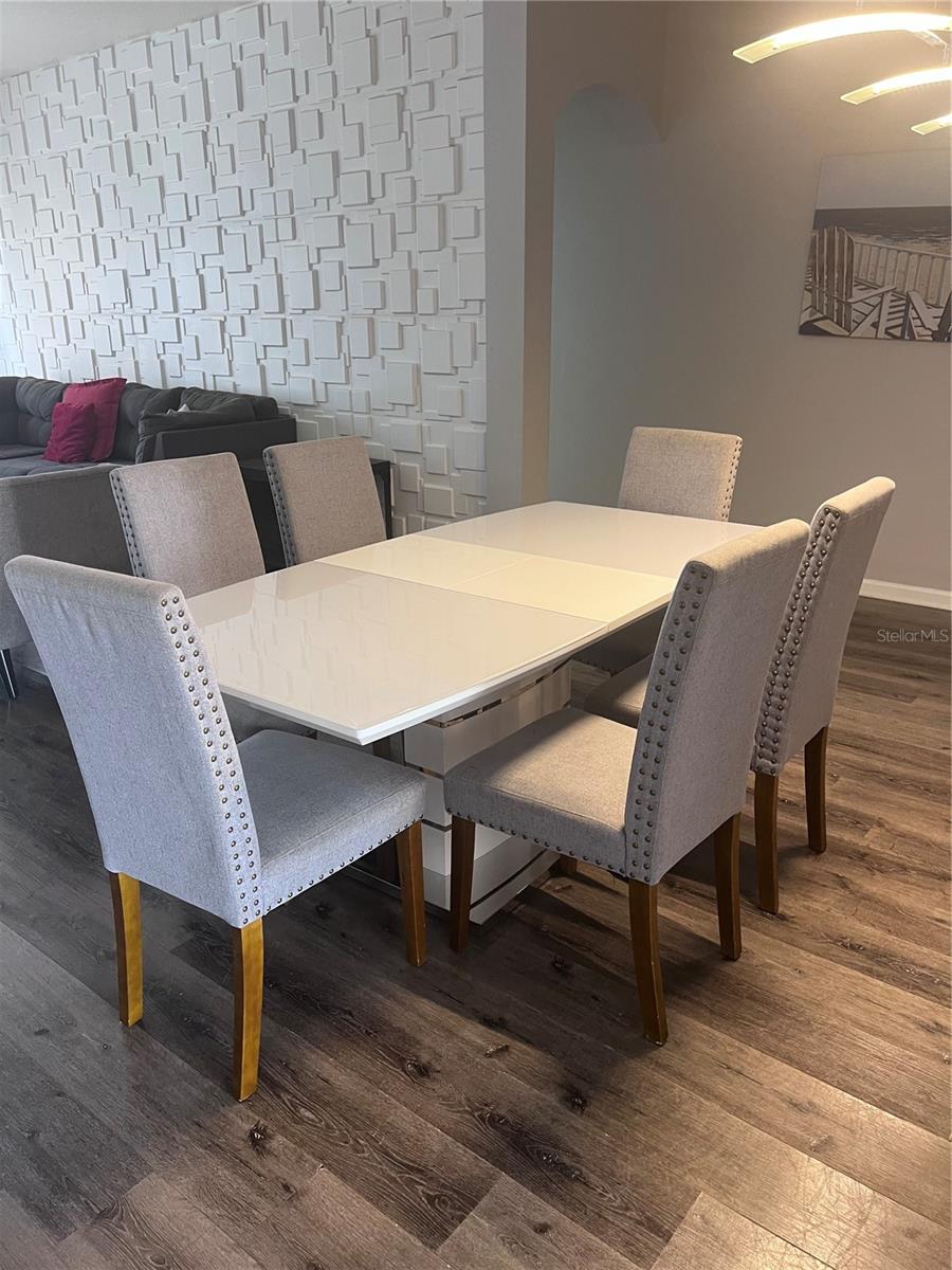 Image 5 of 65 For 8121 Fan Palm Way
