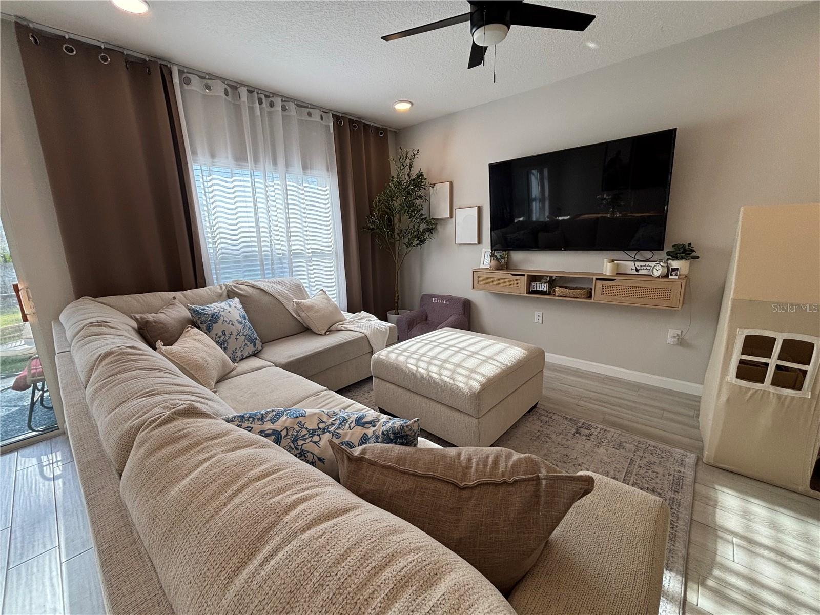Image 3 of 22 For 2883 Narcoossee Commons Way