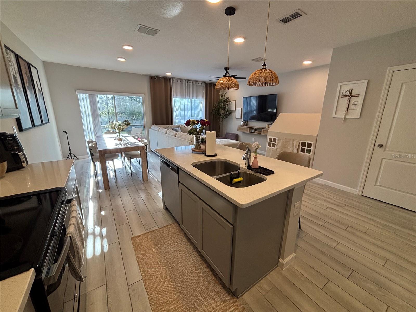 Image 6 of 22 For 2883 Narcoossee Commons Way