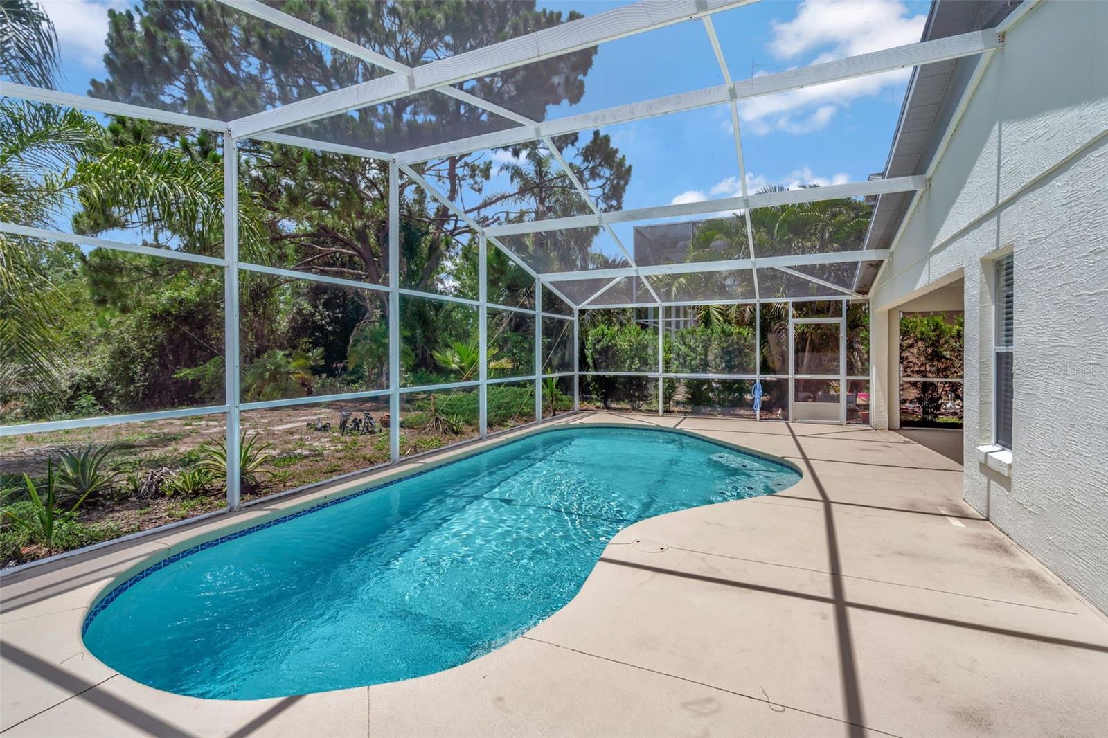 Image 26 of 38 For 307 Balmoral Court