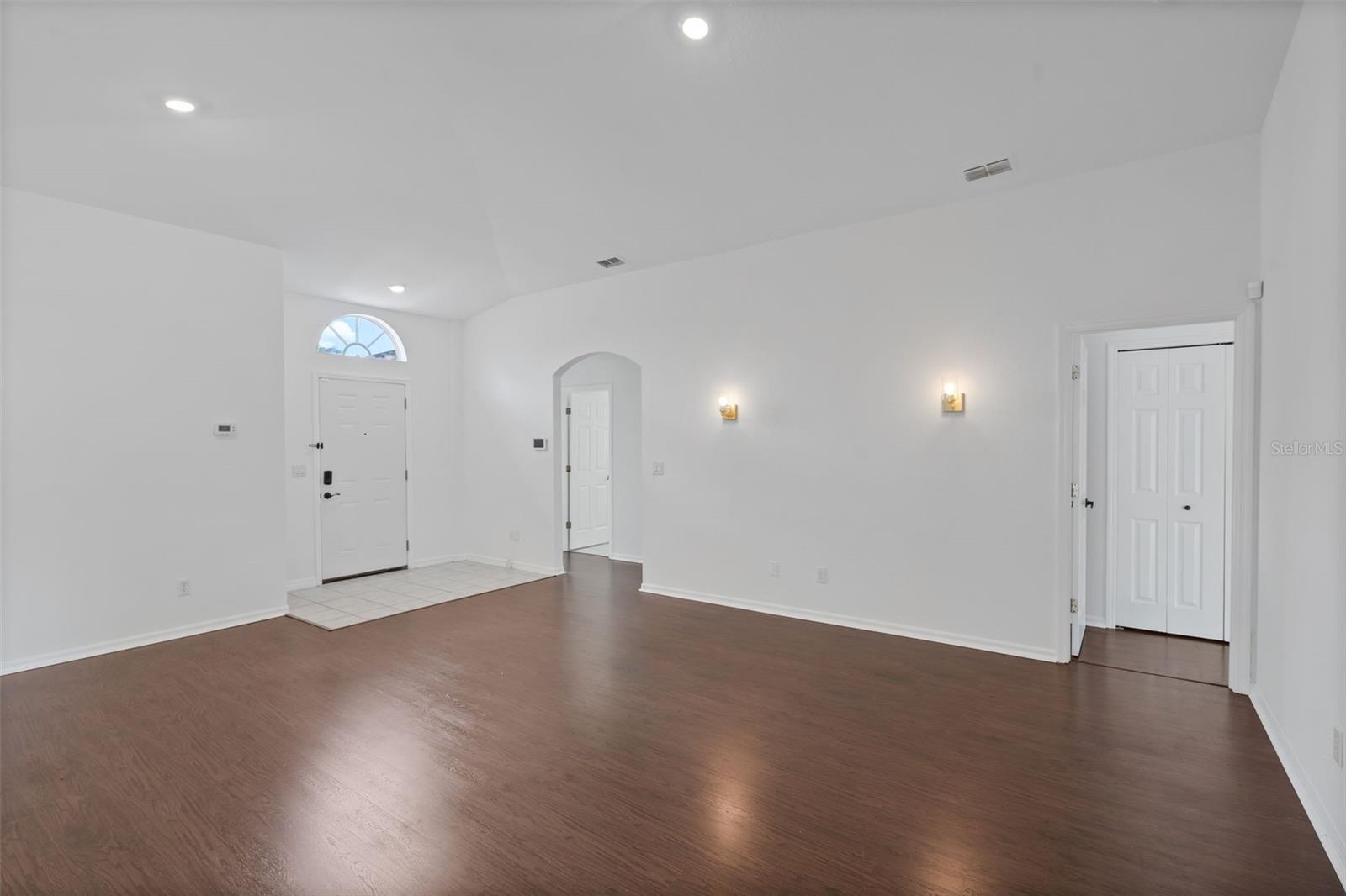 Image 4 of 38 For 307 Balmoral Court