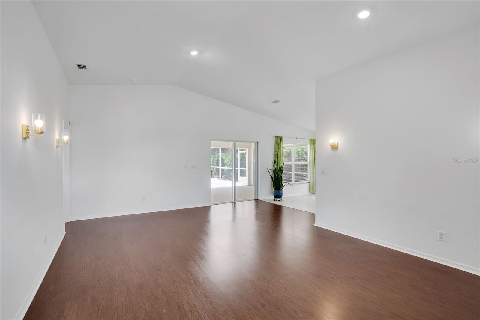 Image 6 of 38 For 307 Balmoral Court
