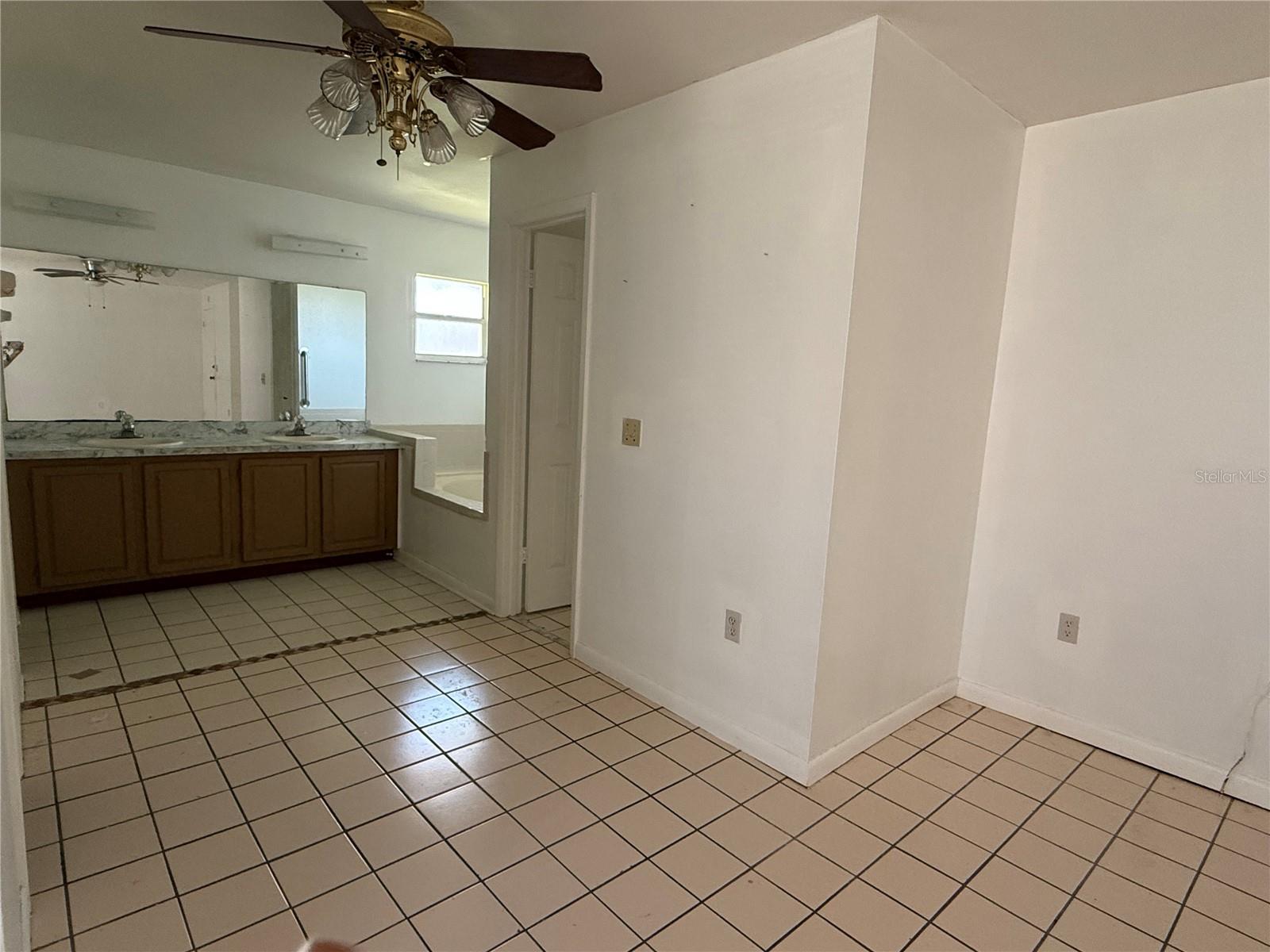 Image 10 of 26 For 925 Derbyshire Drive