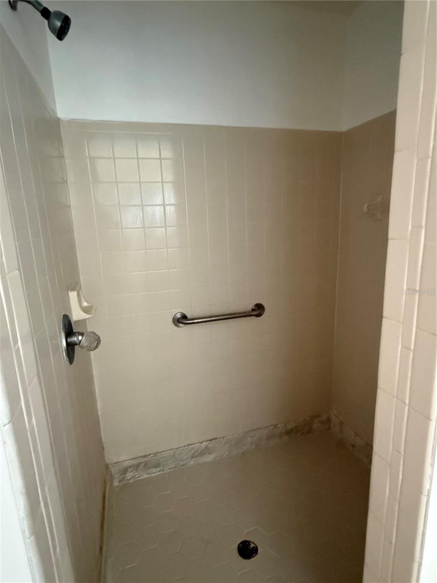 Image 12 of 26 For 925 Derbyshire Drive