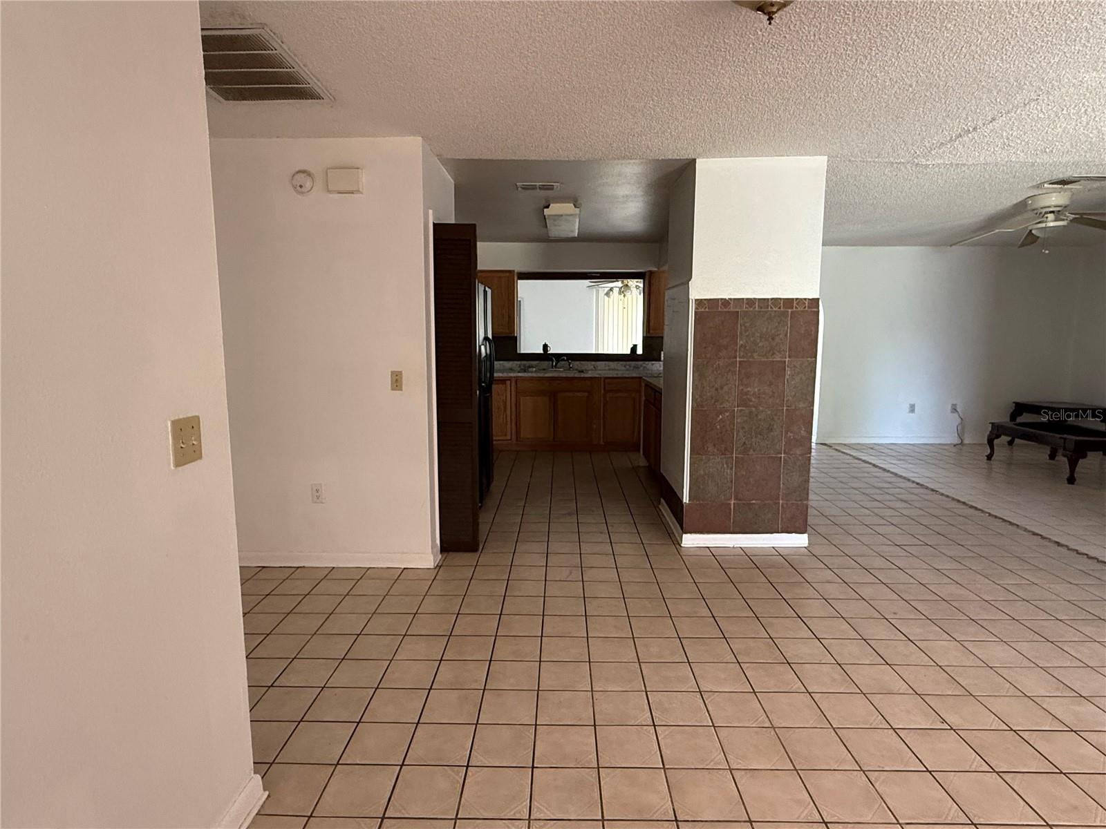 Image 16 of 26 For 925 Derbyshire Drive