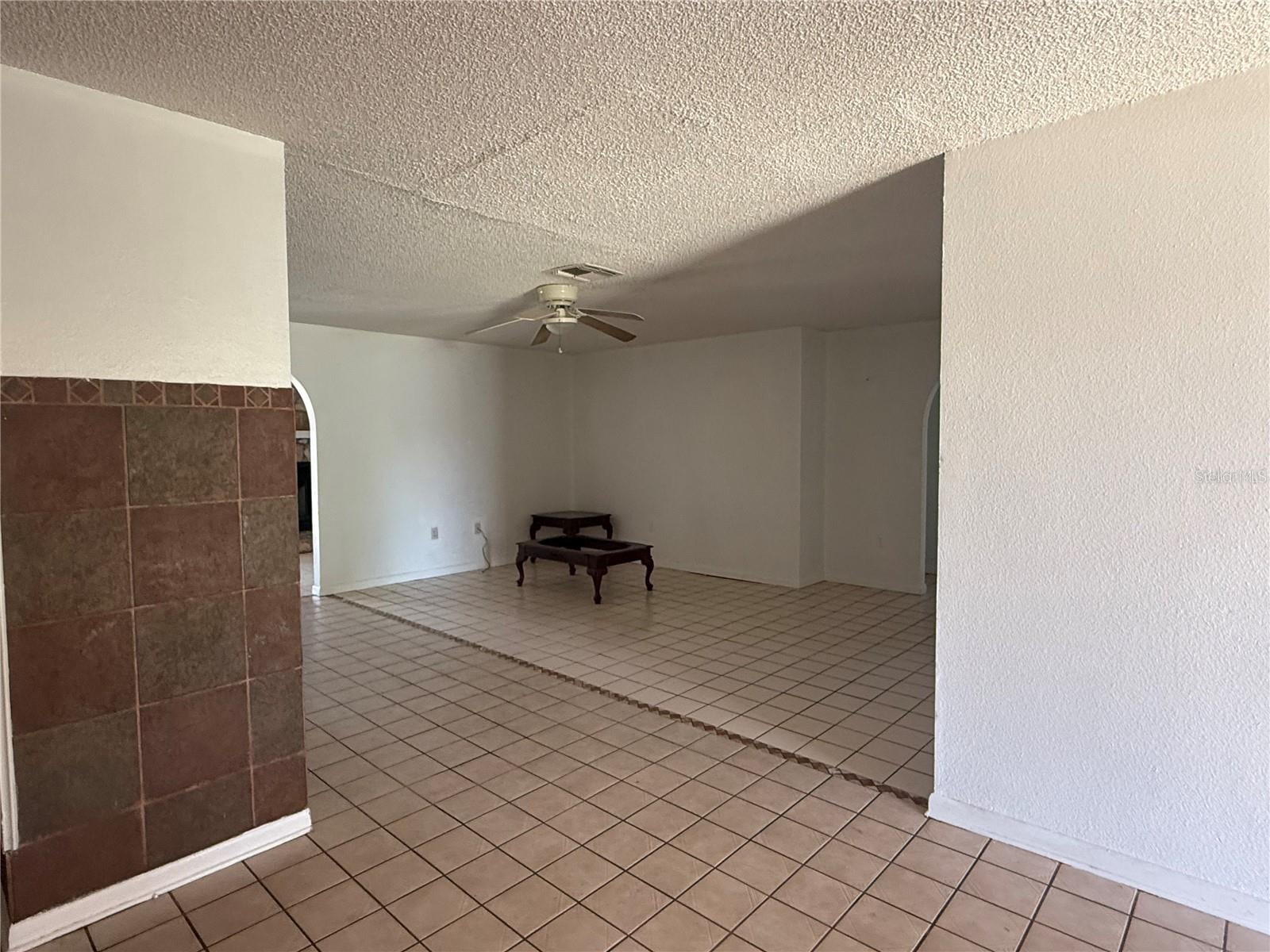 Image 17 of 26 For 925 Derbyshire Drive