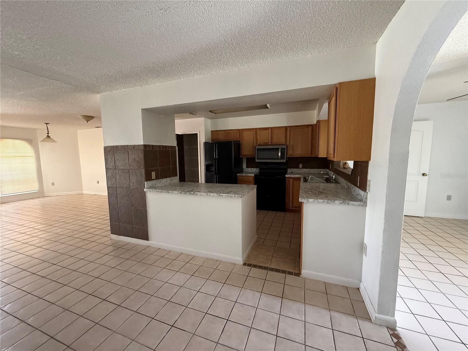 Image 4 of 26 For 925 Derbyshire Drive
