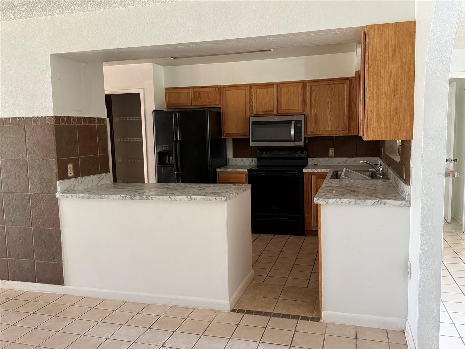 Image 5 of 26 For 925 Derbyshire Drive