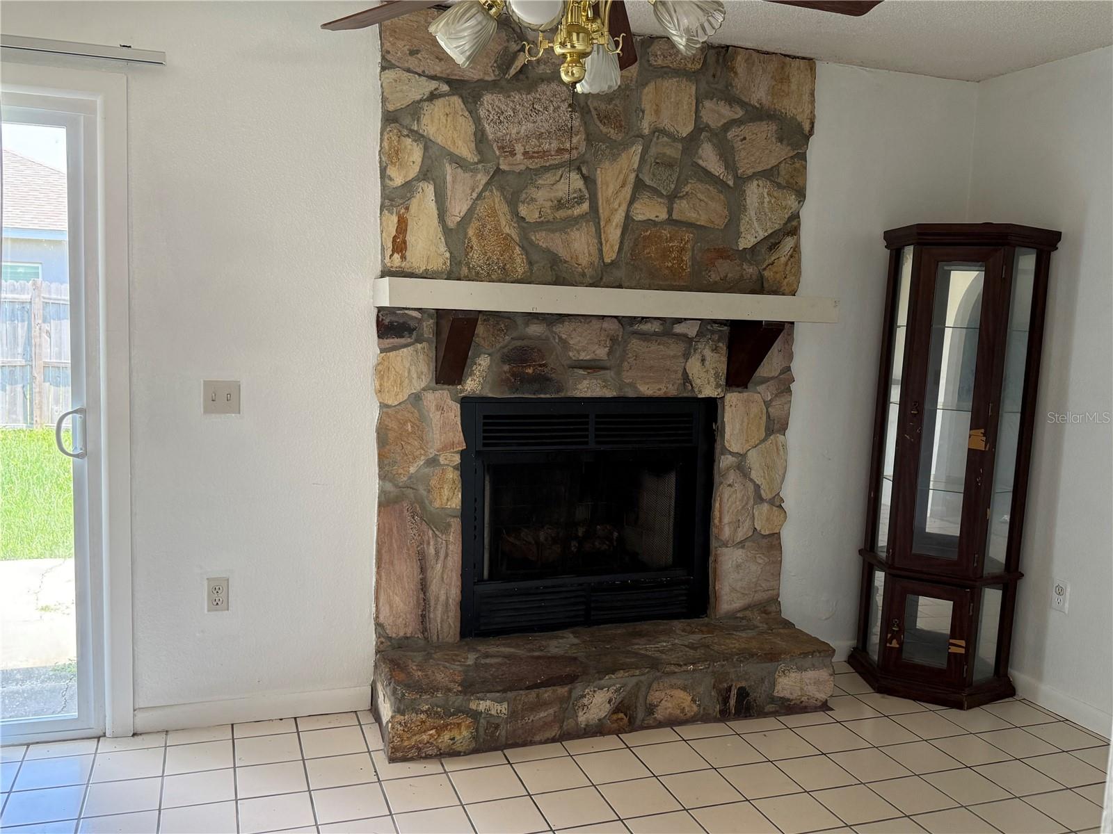 Image 6 of 26 For 925 Derbyshire Drive