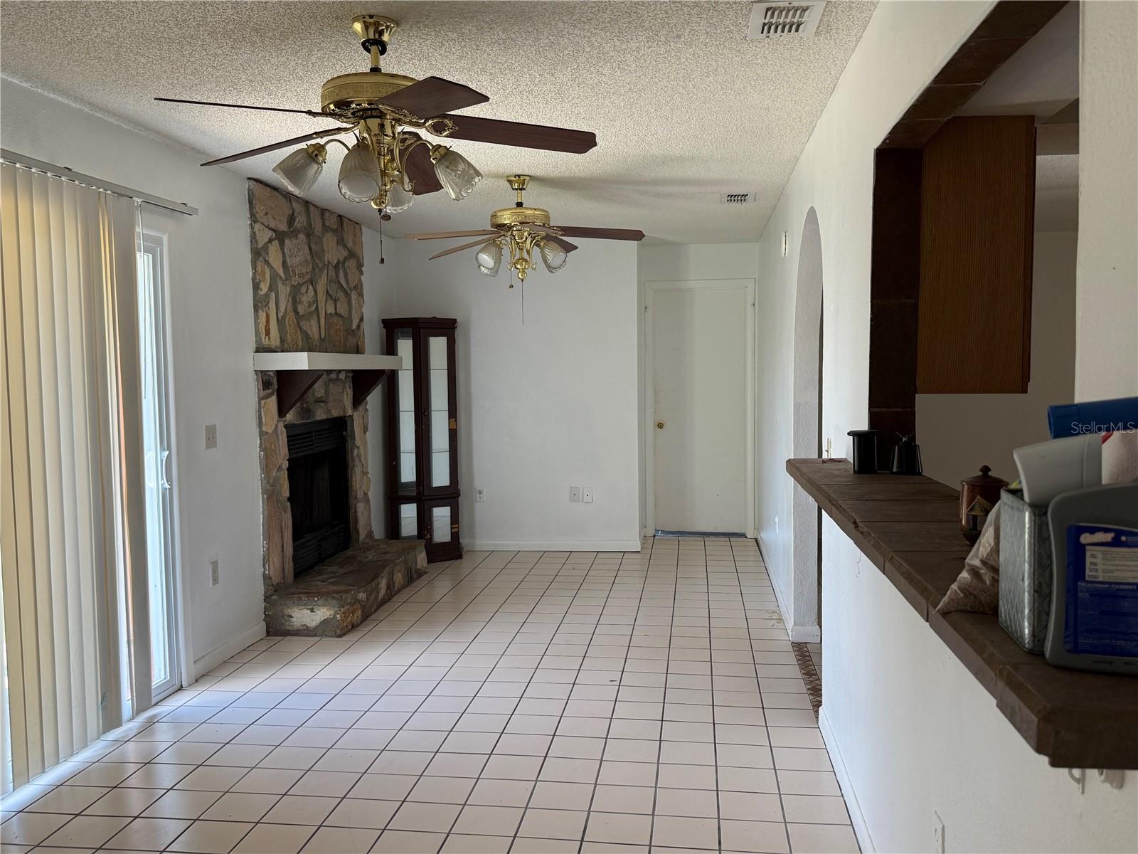 Image 8 of 26 For 925 Derbyshire Drive