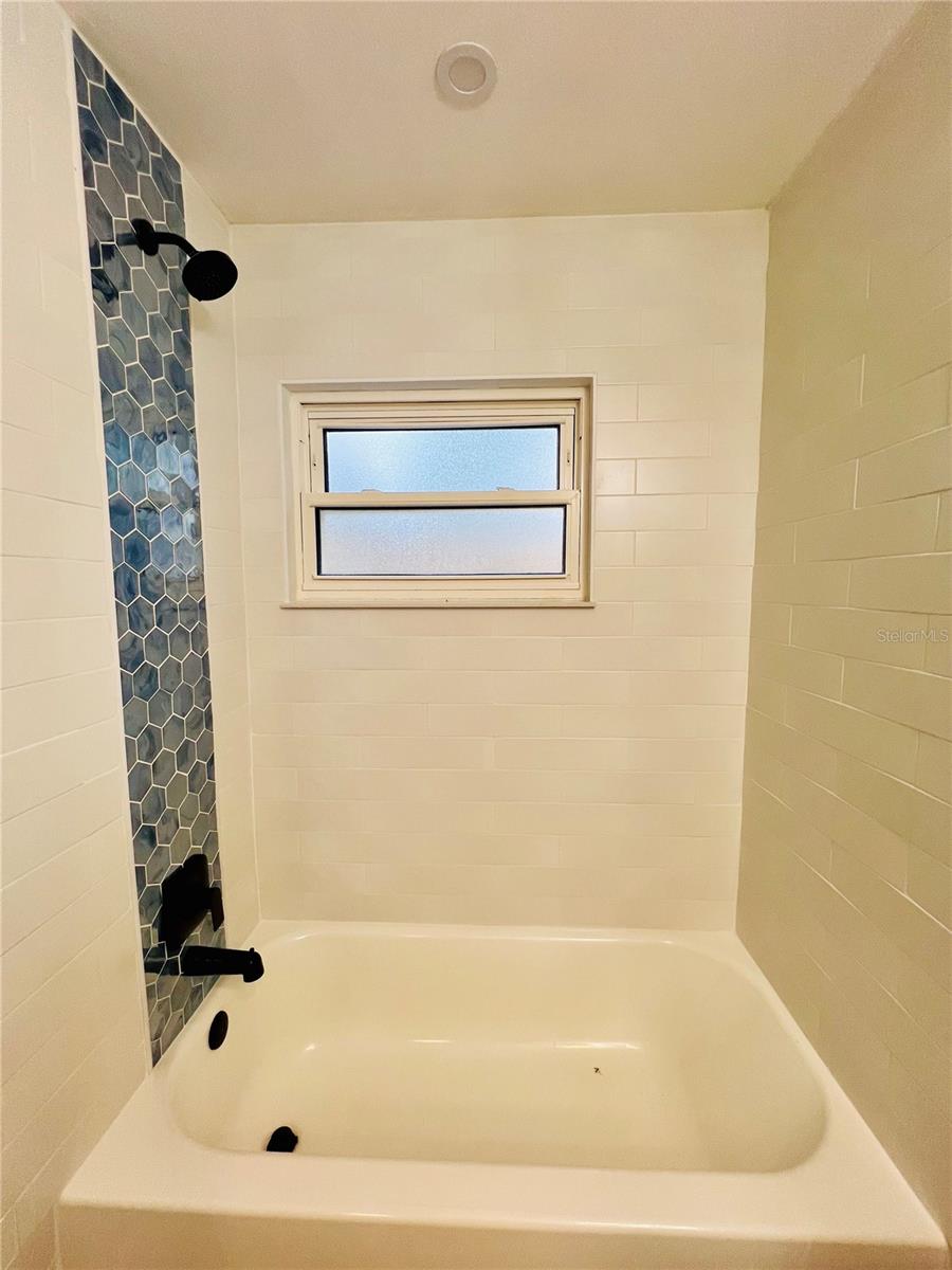Image 18 of 28 For 801 Leeward Way