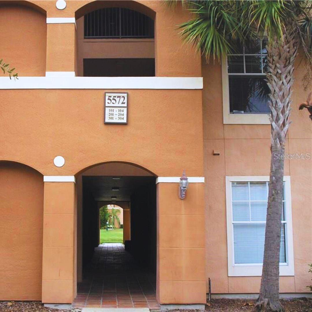 Listing Details for 5572 Metrowest Boulevard 102, ORLANDO, FL 32811