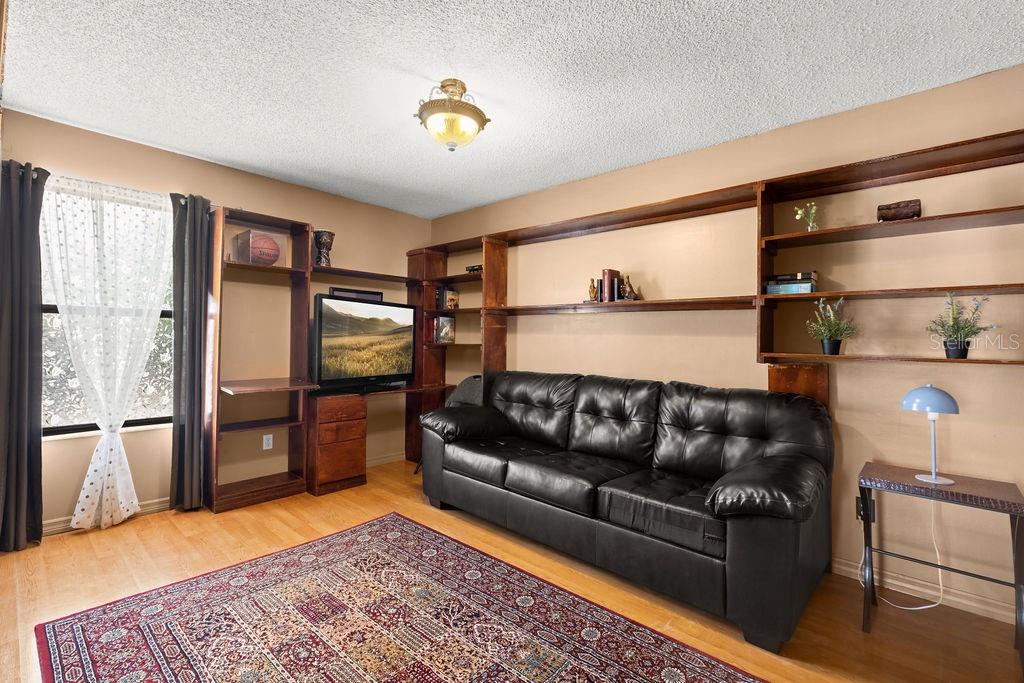 Image 17 of 59 For 7846 Snowberry Circle