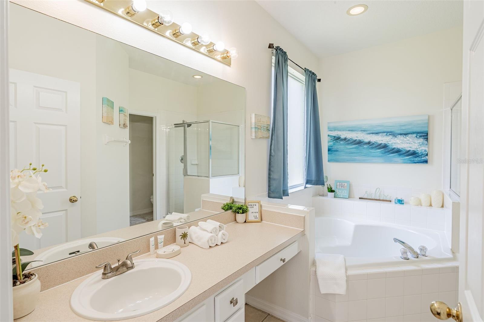 Image 19 of 30 For 8491 Oasis Key Cove