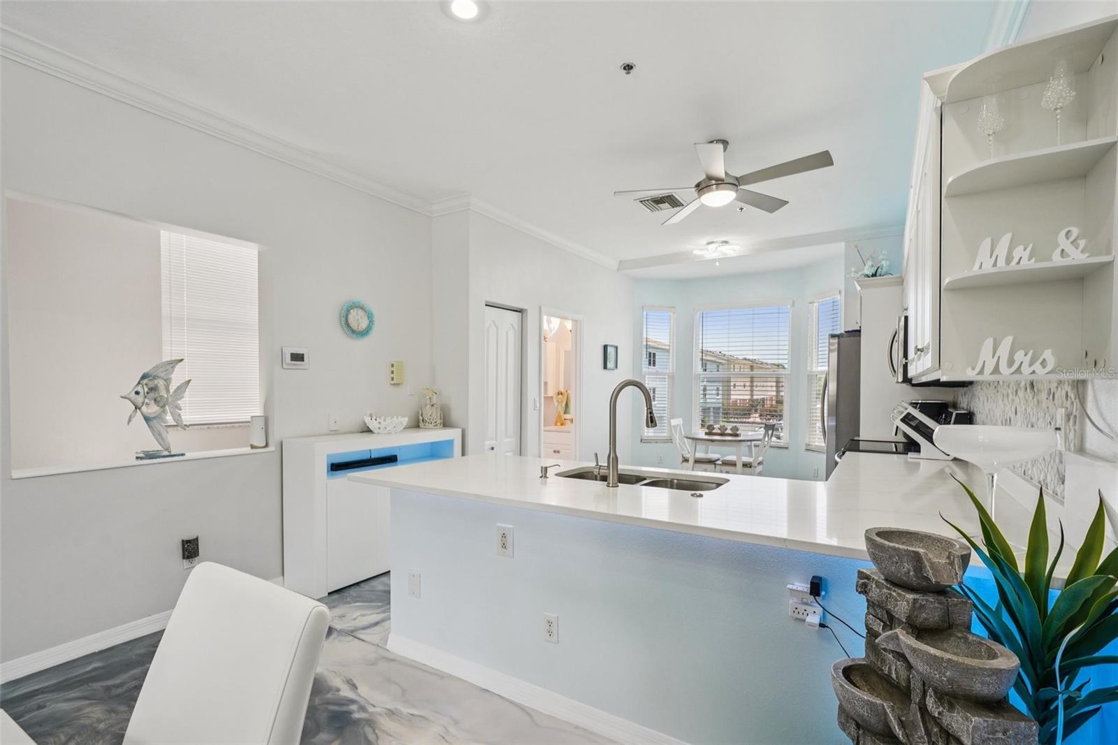 Image 15 of 71 For 1061 Pinellas Bayway S