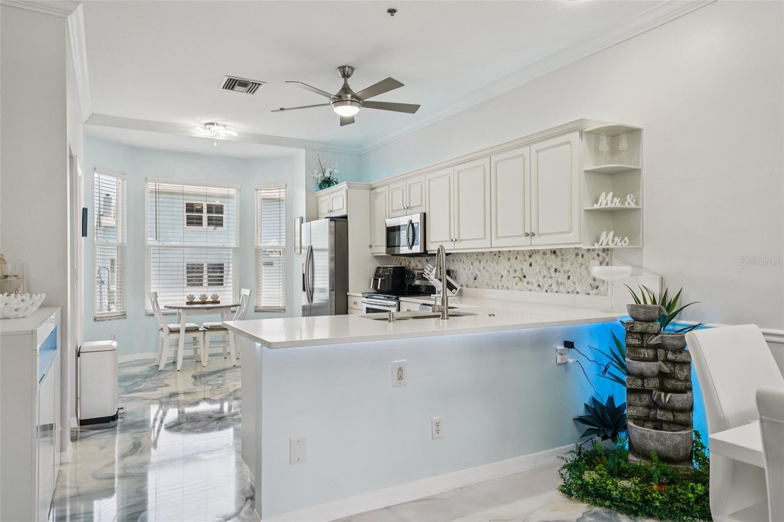 Image 17 of 71 For 1061 Pinellas Bayway S