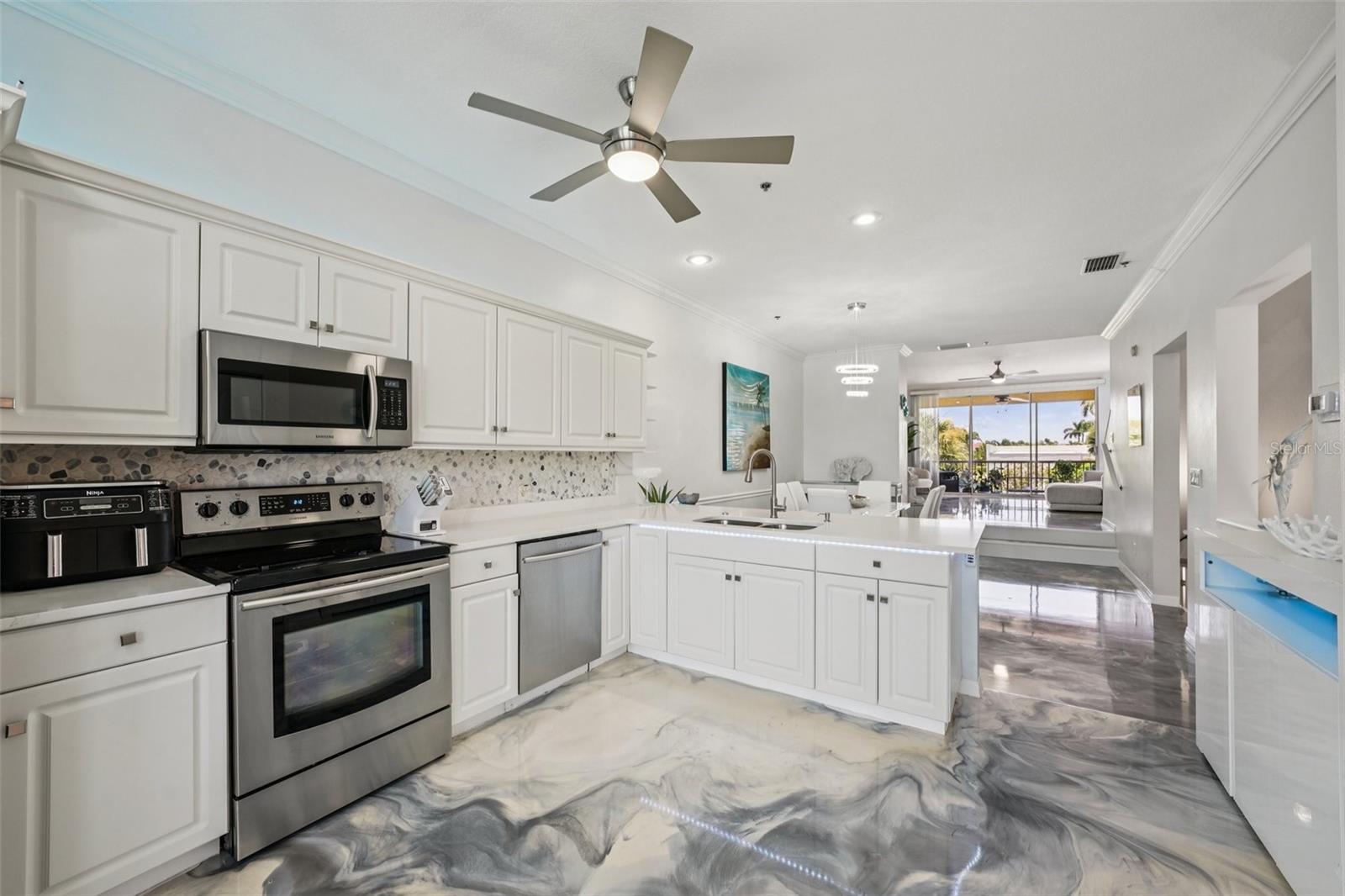 Image 20 of 71 For 1061 Pinellas Bayway S