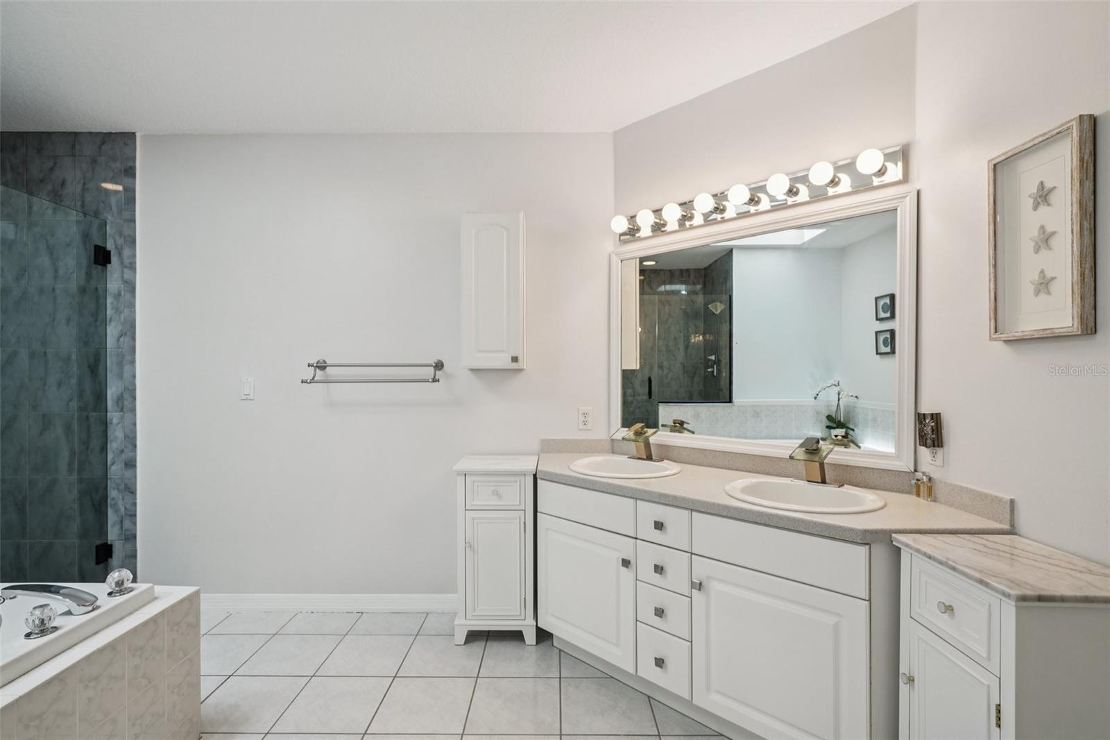 Image 31 of 71 For 1061 Pinellas Bayway S