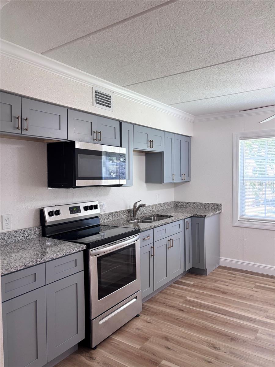 Image 3 of 16 For 718 Michigan Court 2