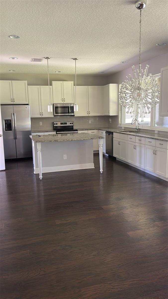 Image 4 of 10 For 2813 Roseglen Way