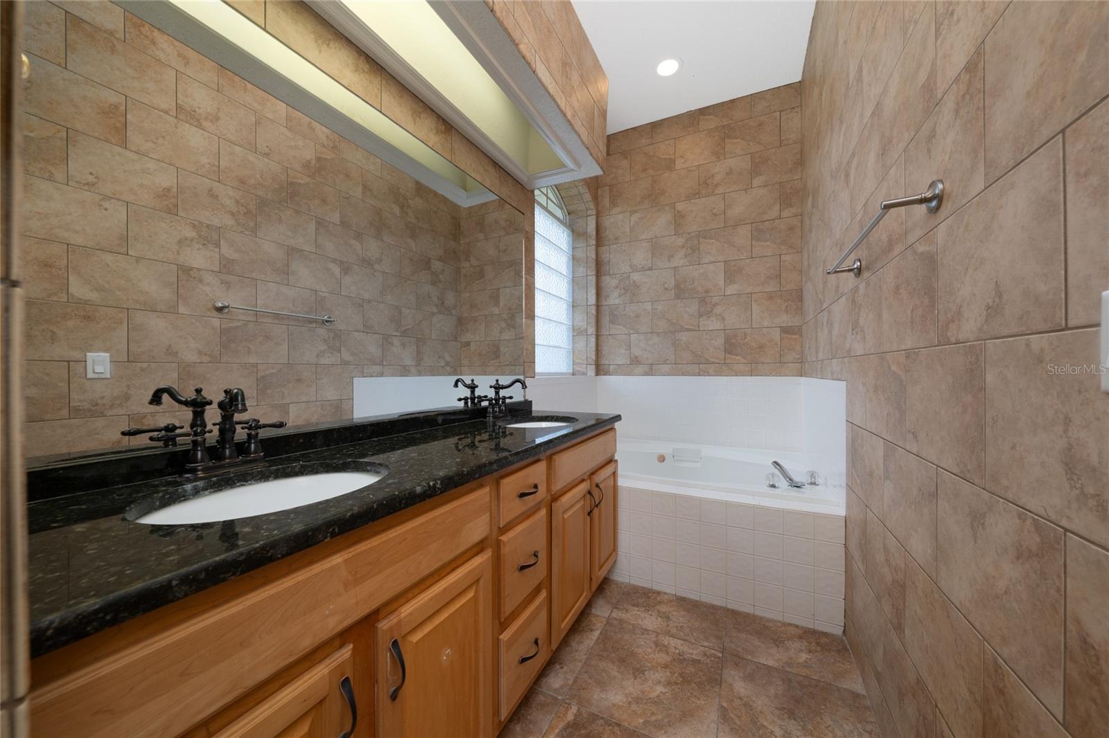 Image 18 of 27 For 415 Smiley Court