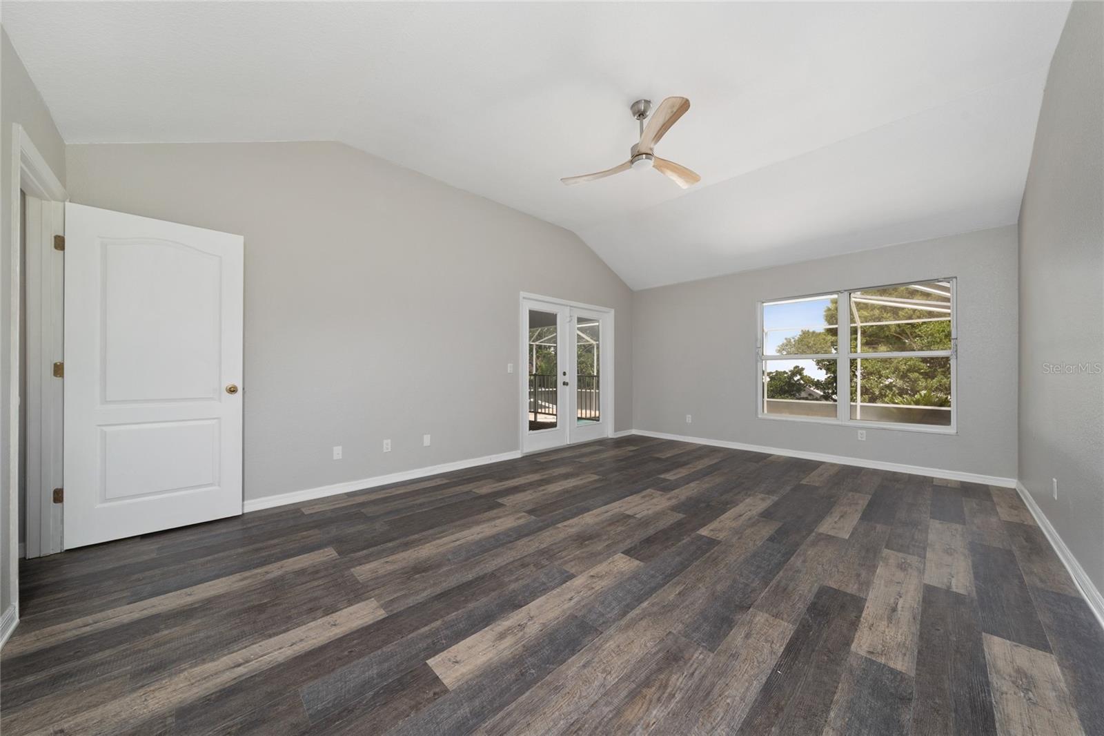 Image 19 of 27 For 415 Smiley Court