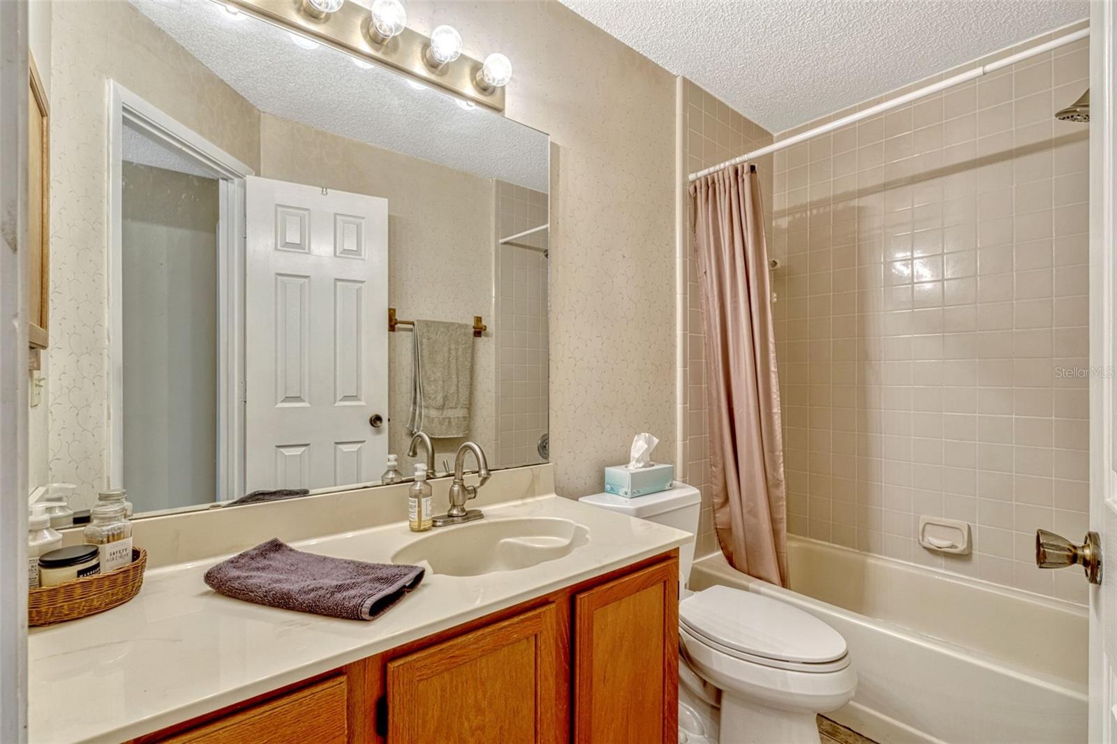 Image 17 of 39 For 1016 Ohanlon Court